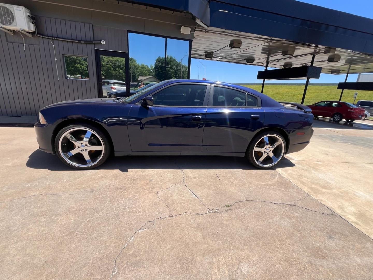 2014 BLACK DODGE CHARGER SE SE (2C3CDXBG0EH) with an 3.6L V6 DOHC 24V engine, 5-Speed Automatic transmission, located at 8101 E. Skelly Dr., Tulsa, OK, 74129, (918) 592-3593, 36.121891, -95.888802 - Photo#3